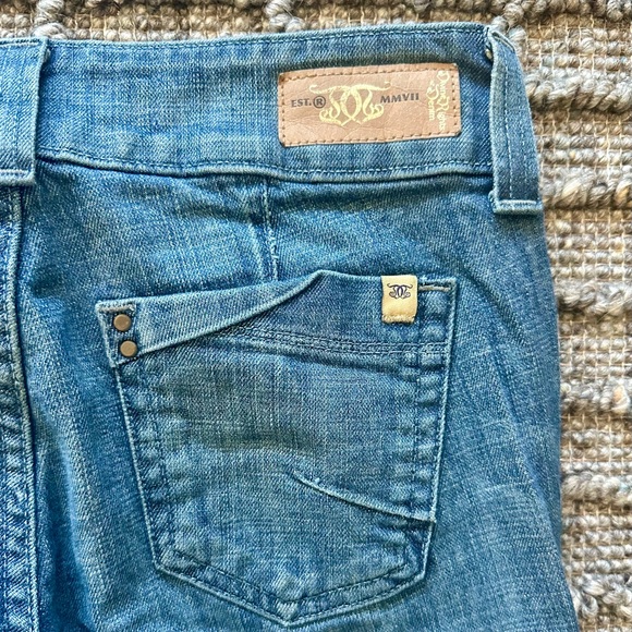 Divine Rights of Denim Low Cut Flare Jeans Size 25 - Picture 6 of 15